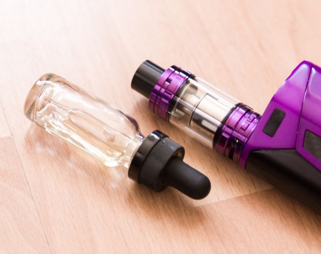 vape device and e liquid bottle